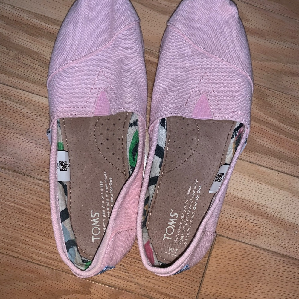 Pink toms